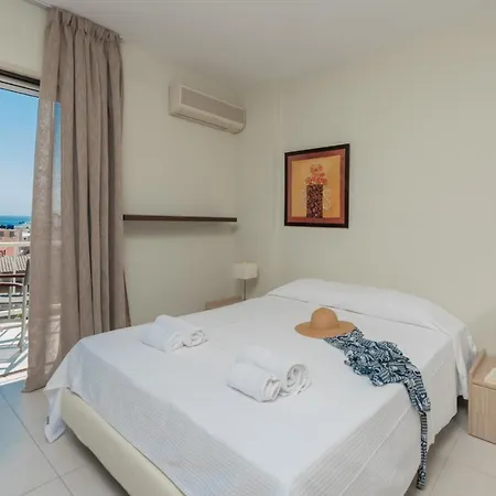 Phoenix Apartment *