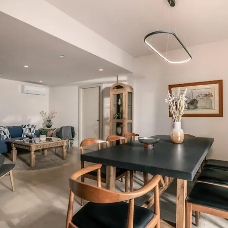 Phoenix Apartment *