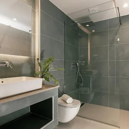 Phoenix Apartment *