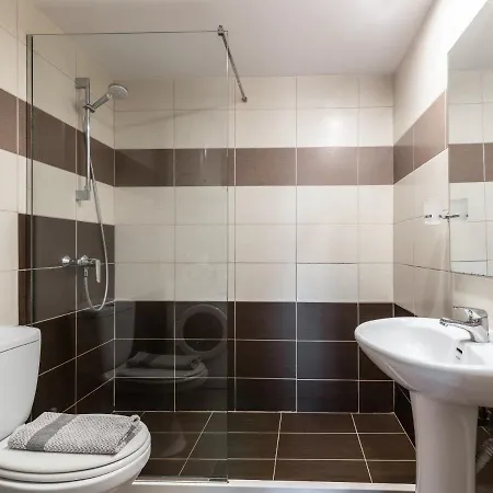Phoenix Apartment *