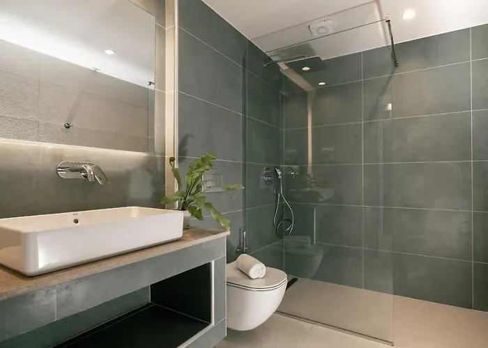 Phoenix Apartment *